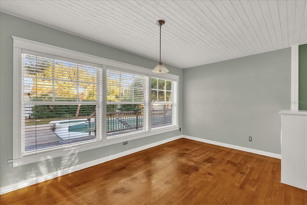 Active With Contract: $380,000 (3 beds, 2 baths, 1285 Square Feet)