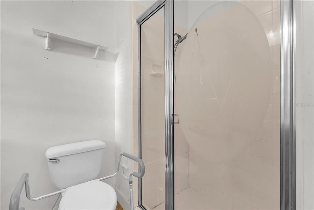 Active With Contract: $380,000 (3 beds, 2 baths, 1285 Square Feet)