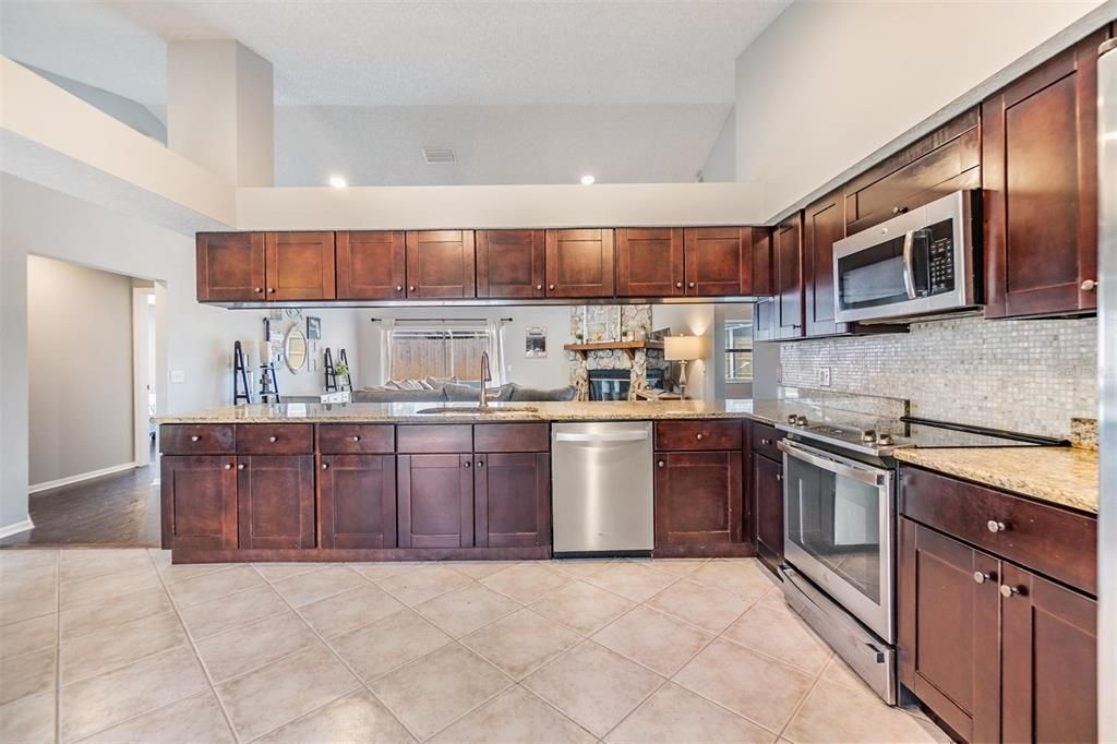 На продажу: $435,000 (3 спален, 2 ванн, 1690 Квадратных фут)