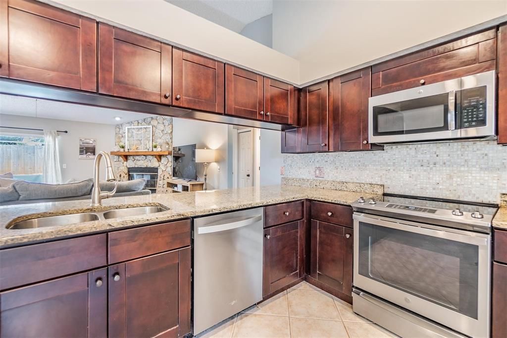 На продажу: $435,000 (3 спален, 2 ванн, 1690 Квадратных фут)