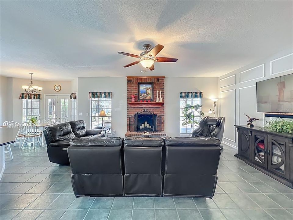 For Sale: $585,000 (4 beds, 2 baths, 2423 Square Feet)