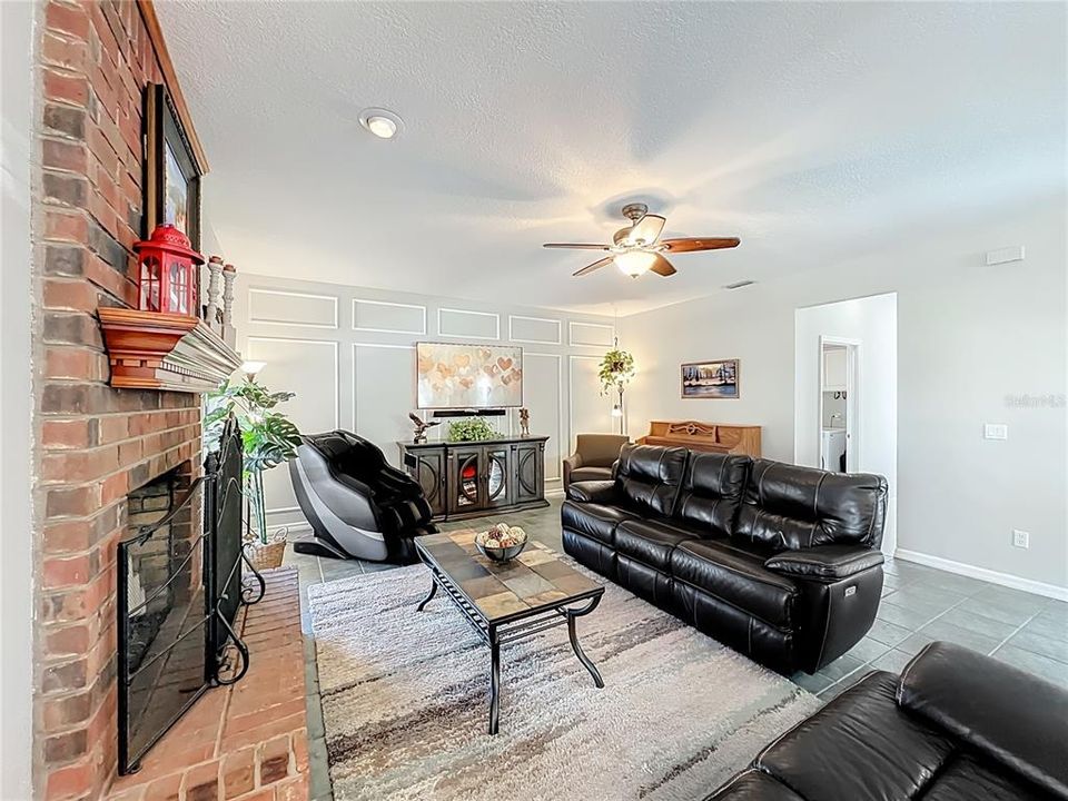 For Sale: $585,000 (4 beds, 2 baths, 2423 Square Feet)