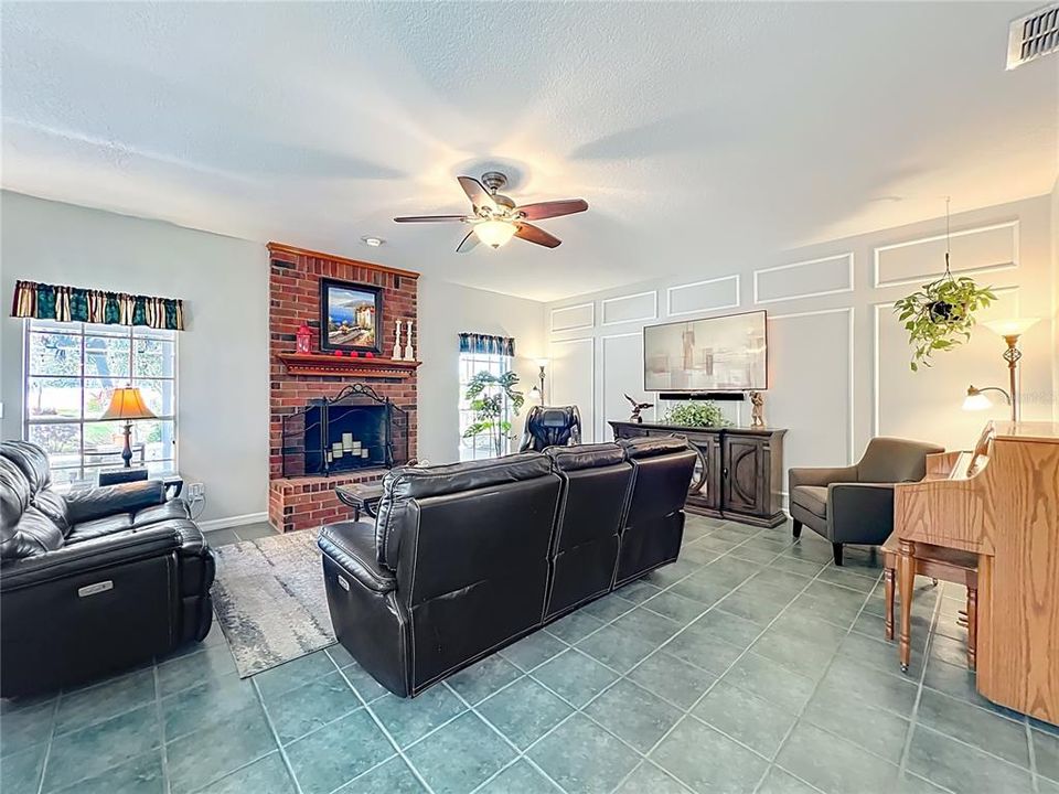 For Sale: $585,000 (4 beds, 2 baths, 2423 Square Feet)