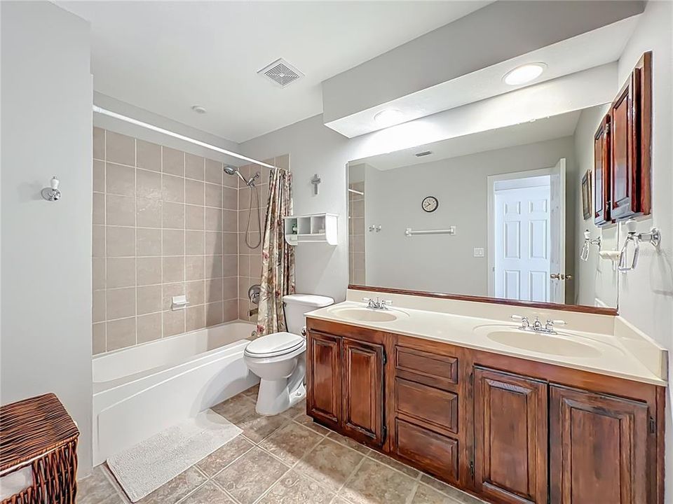 For Sale: $585,000 (4 beds, 2 baths, 2423 Square Feet)