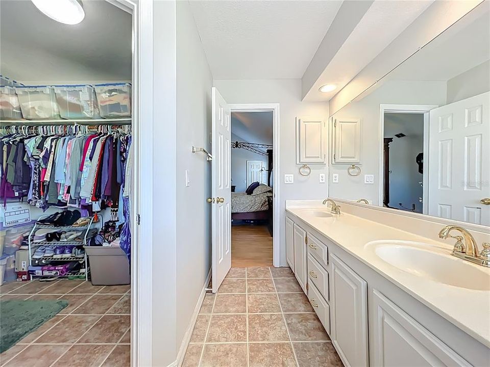 For Sale: $585,000 (4 beds, 2 baths, 2423 Square Feet)