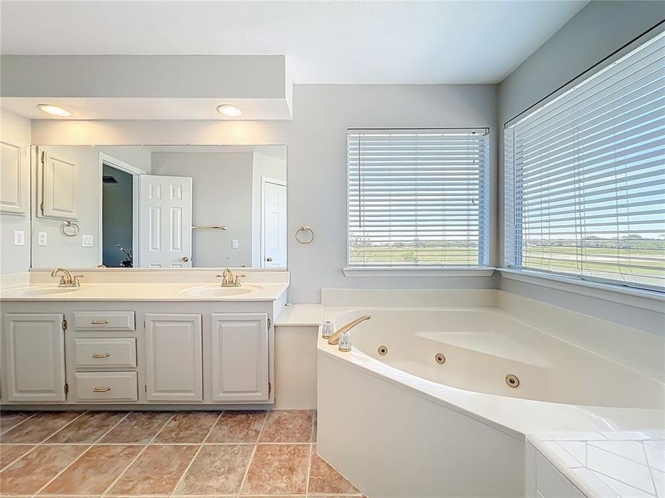 For Sale: $585,000 (4 beds, 2 baths, 2423 Square Feet)