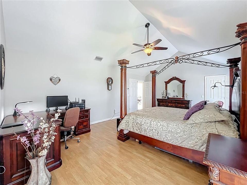 For Sale: $585,000 (4 beds, 2 baths, 2423 Square Feet)