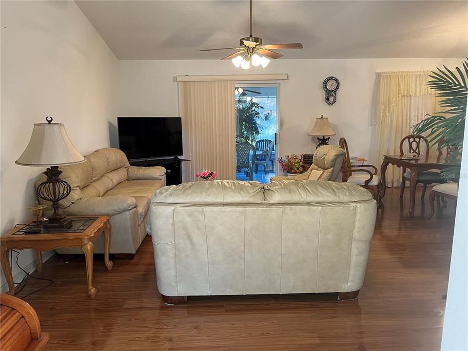 For Sale: $275,000 (3 beds, 2 baths, 1468 Square Feet)