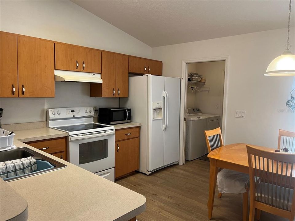 For Sale: $275,000 (3 beds, 2 baths, 1468 Square Feet)