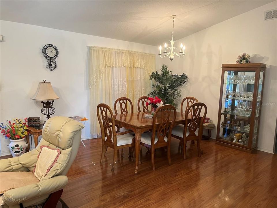 For Sale: $275,000 (3 beds, 2 baths, 1468 Square Feet)