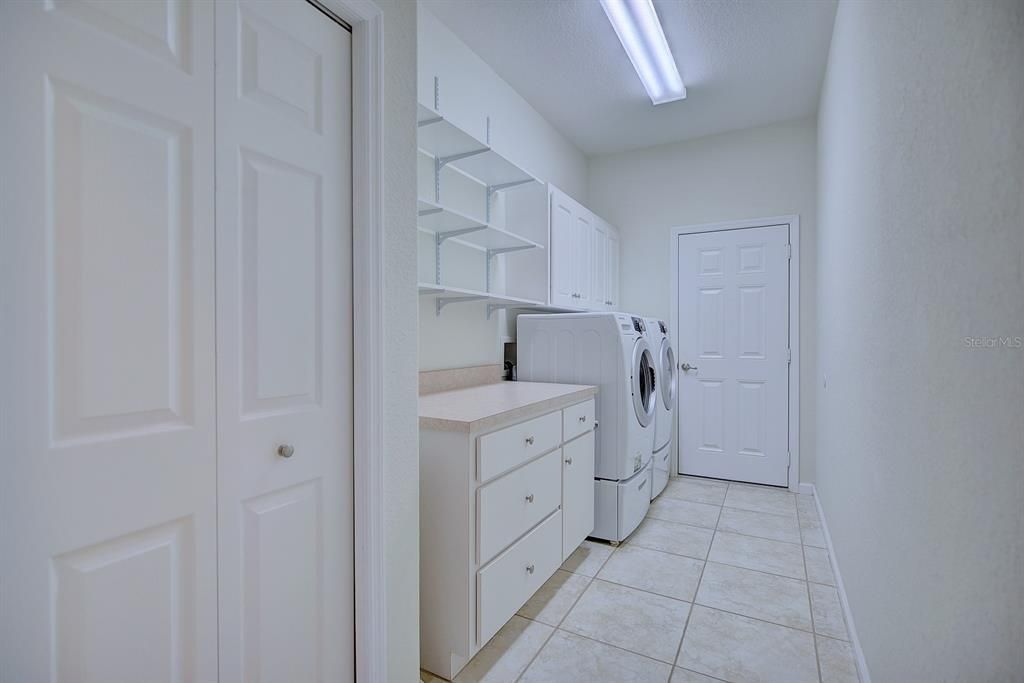 For Sale: $369,900 (3 beds, 2 baths, 2221 Square Feet)