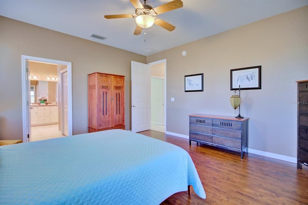 For Sale: $369,900 (3 beds, 2 baths, 2221 Square Feet)