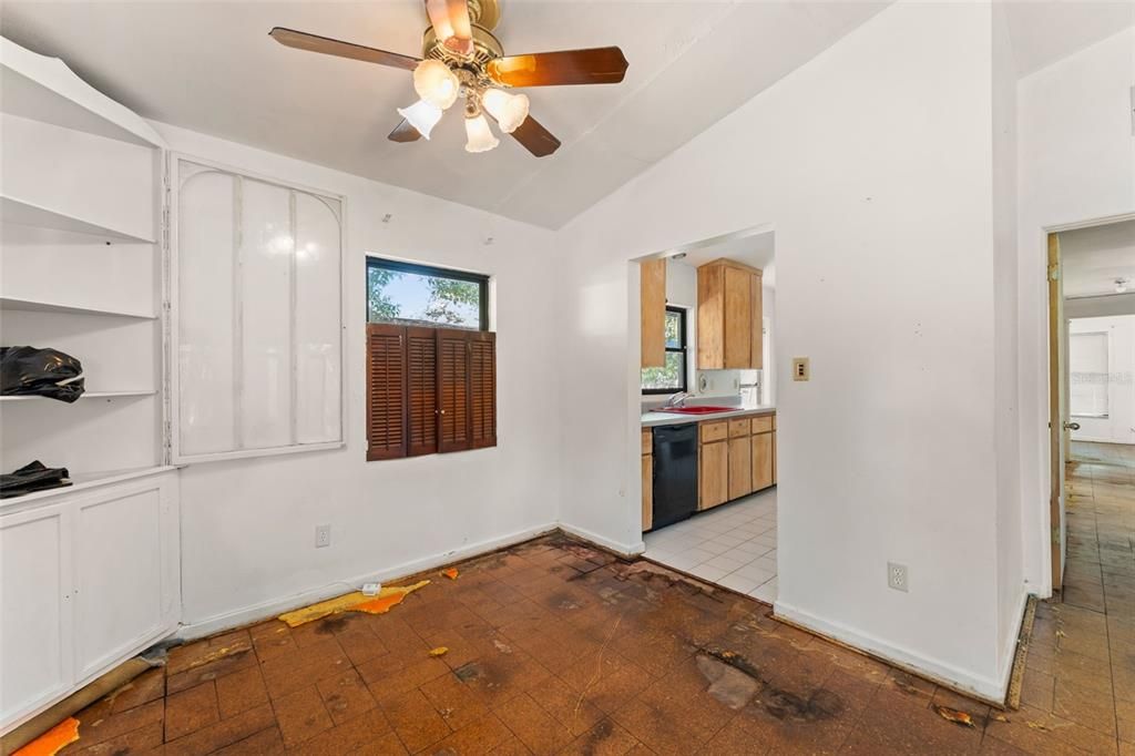 Active With Contract: $499,000 (3 beds, 2 baths, 1125 Square Feet)