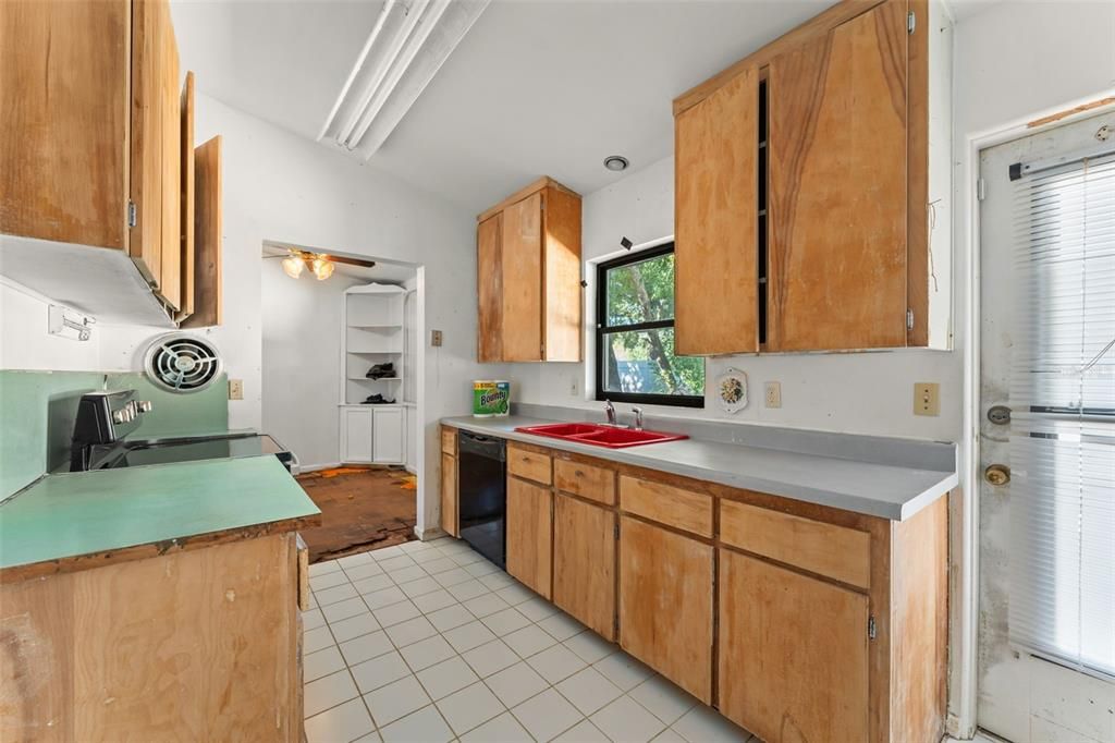 Active With Contract: $499,000 (3 beds, 2 baths, 1125 Square Feet)