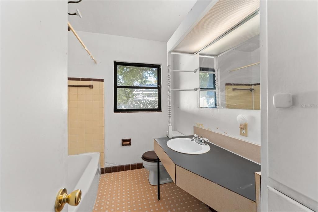 Active With Contract: $499,000 (3 beds, 2 baths, 1125 Square Feet)