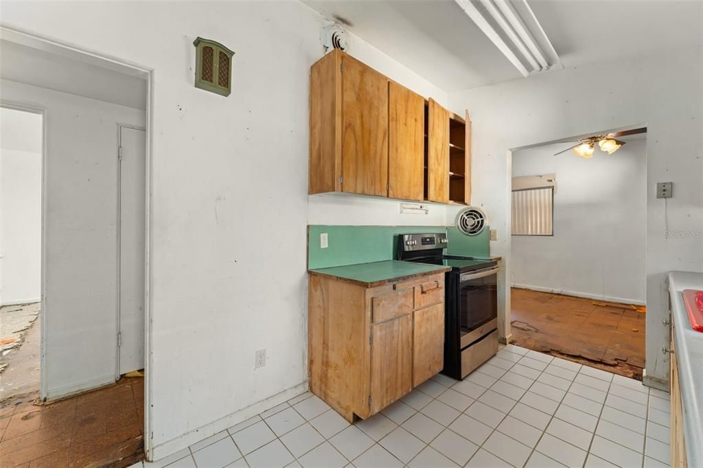 Active With Contract: $499,000 (3 beds, 2 baths, 1125 Square Feet)