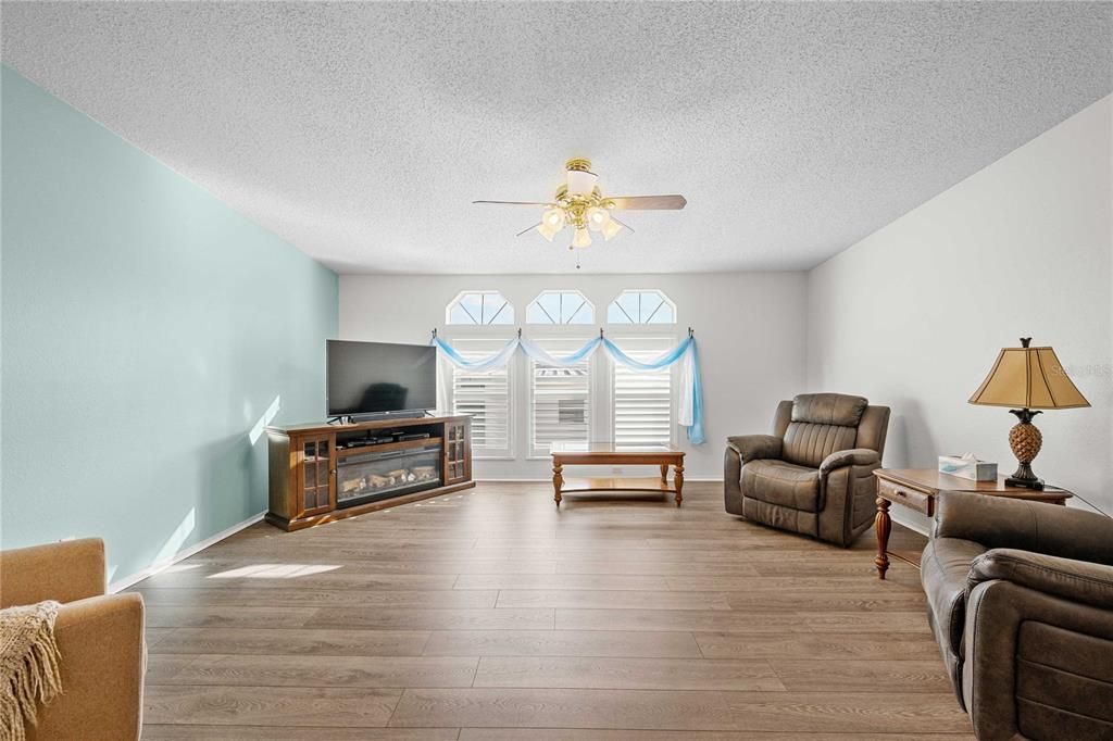 En Venta: $235,000 (3 camas, 2 baños, 1488 Pies cuadrados)