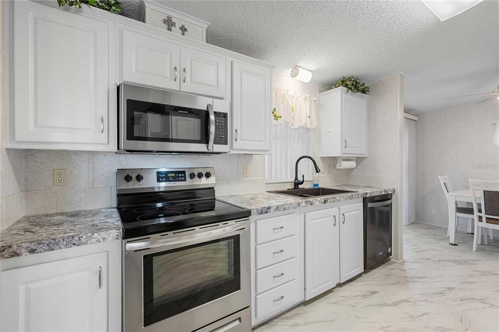 En Venta: $235,000 (3 camas, 2 baños, 1488 Pies cuadrados)