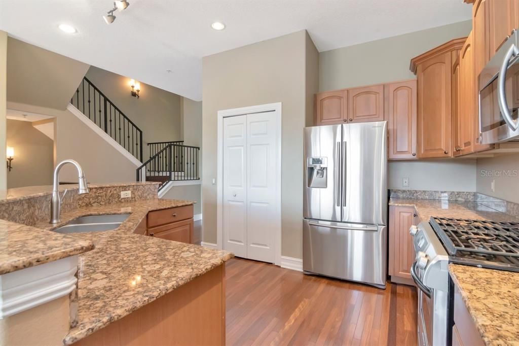 待售: $474,000 (4 贝兹, 4 浴室, 2848 平方英尺)