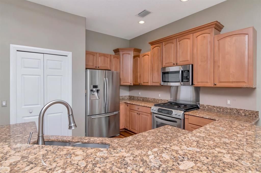 待售: $474,000 (4 贝兹, 4 浴室, 2848 平方英尺)