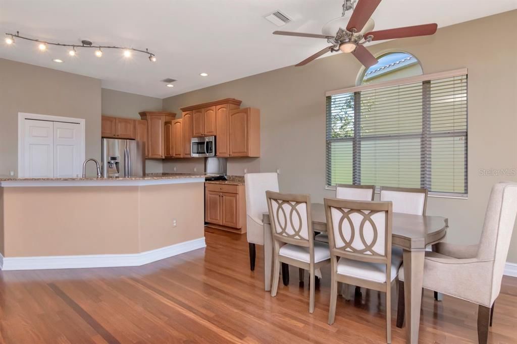 待售: $474,000 (4 贝兹, 4 浴室, 2848 平方英尺)