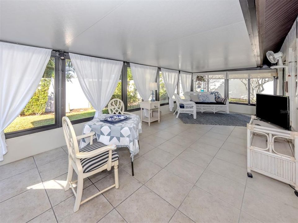 For Sale: $415,000 (2 beds, 2 baths, 1423 Square Feet)