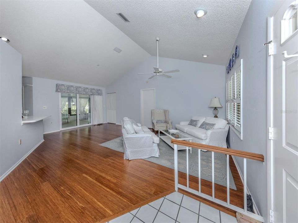 For Sale: $415,000 (2 beds, 2 baths, 1423 Square Feet)