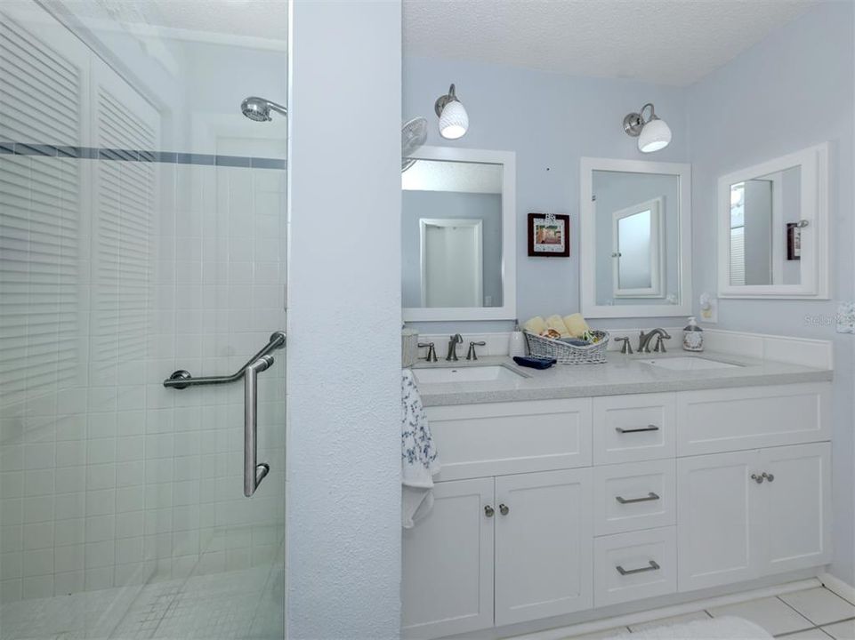 For Sale: $415,000 (2 beds, 2 baths, 1423 Square Feet)