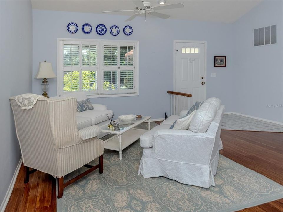 For Sale: $415,000 (2 beds, 2 baths, 1423 Square Feet)