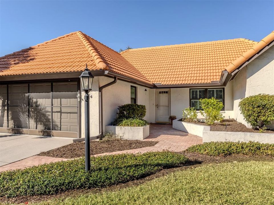 For Sale: $415,000 (2 beds, 2 baths, 1423 Square Feet)