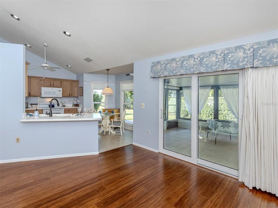 For Sale: $415,000 (2 beds, 2 baths, 1423 Square Feet)