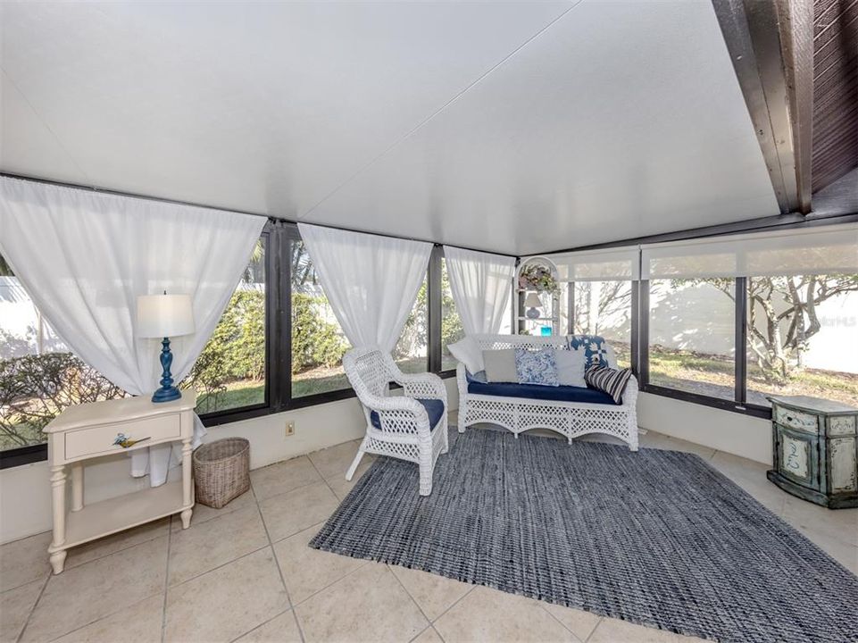 For Sale: $415,000 (2 beds, 2 baths, 1423 Square Feet)