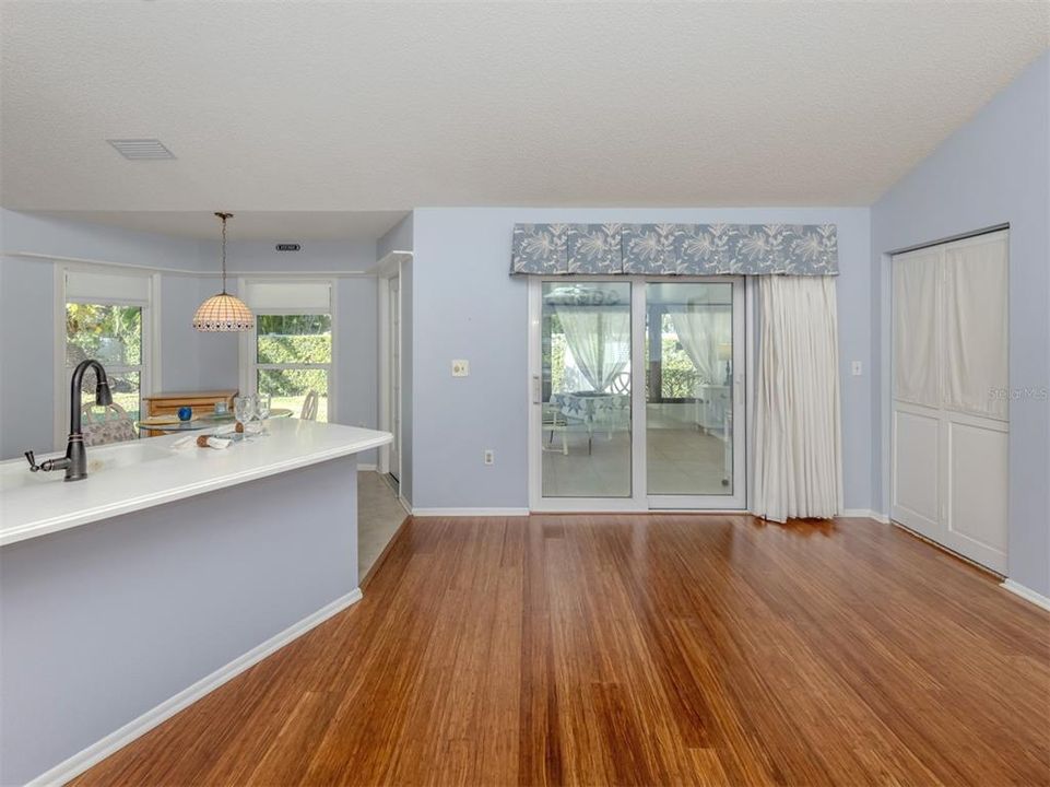 For Sale: $415,000 (2 beds, 2 baths, 1423 Square Feet)