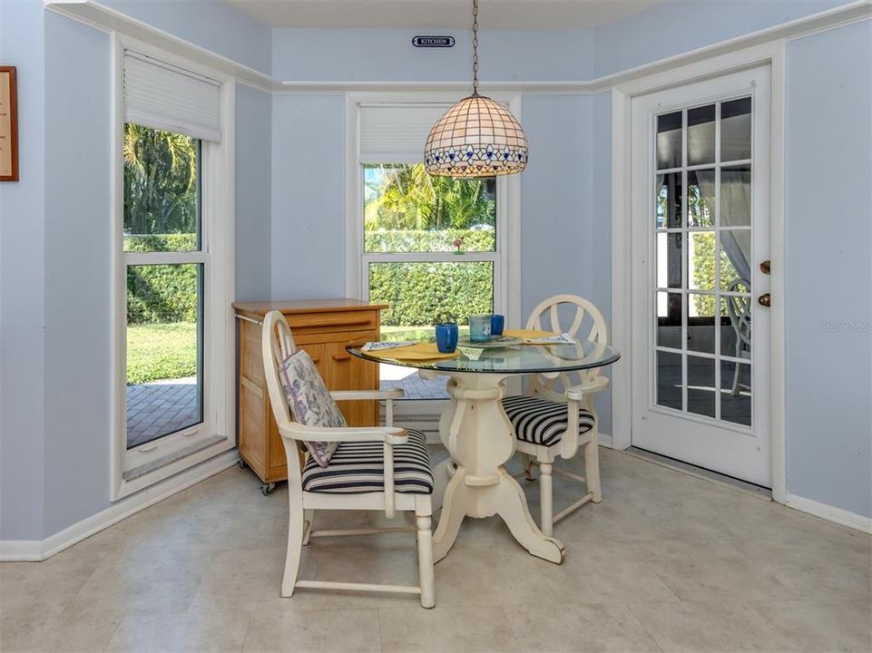 For Sale: $415,000 (2 beds, 2 baths, 1423 Square Feet)