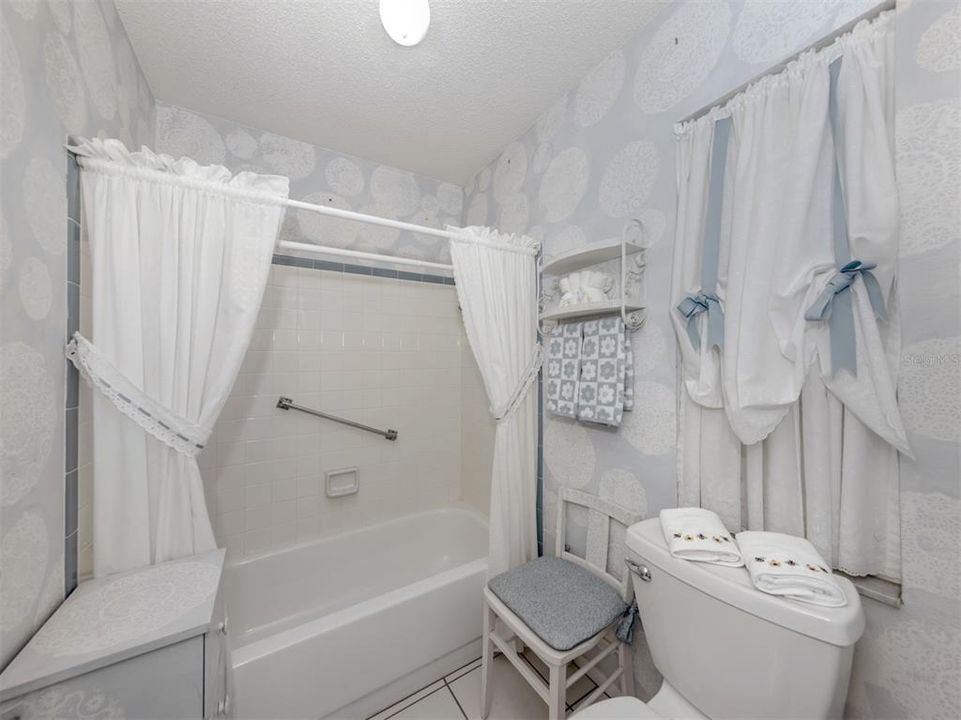 For Sale: $415,000 (2 beds, 2 baths, 1423 Square Feet)