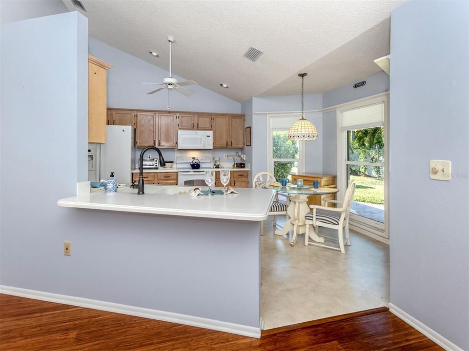 For Sale: $415,000 (2 beds, 2 baths, 1423 Square Feet)