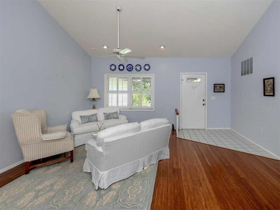 For Sale: $415,000 (2 beds, 2 baths, 1423 Square Feet)