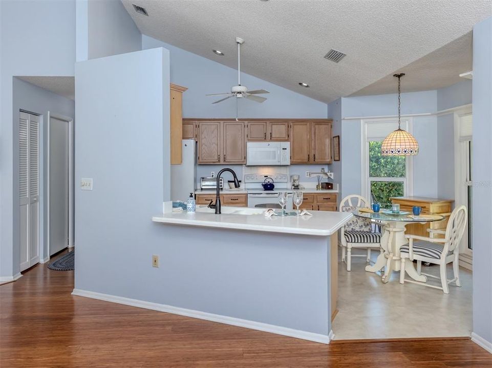 For Sale: $415,000 (2 beds, 2 baths, 1423 Square Feet)