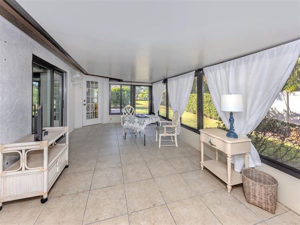 For Sale: $415,000 (2 beds, 2 baths, 1423 Square Feet)