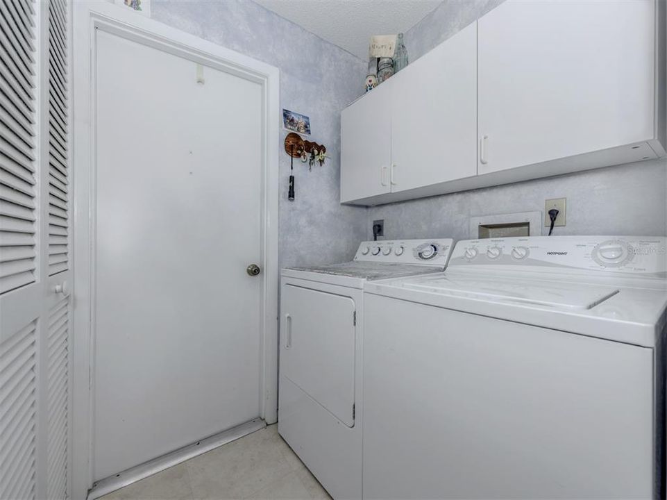 For Sale: $415,000 (2 beds, 2 baths, 1423 Square Feet)