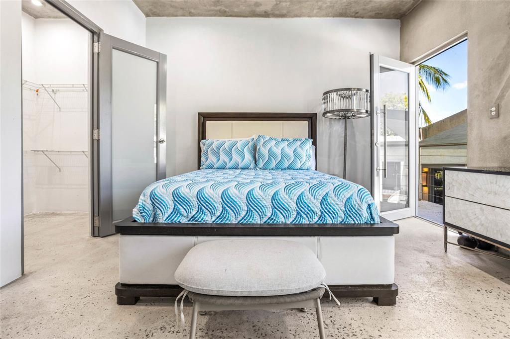 На продажу: $1,890,000 (4 спален, 3 ванн, 2000 Квадратных фут)