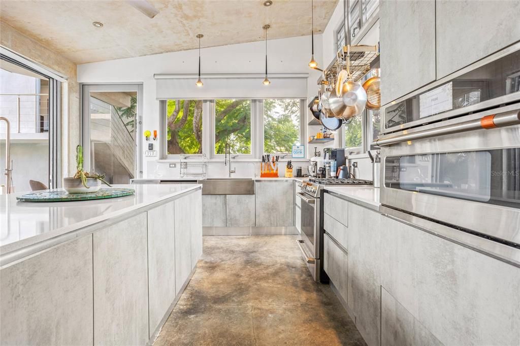 На продажу: $1,890,000 (4 спален, 3 ванн, 2000 Квадратных фут)