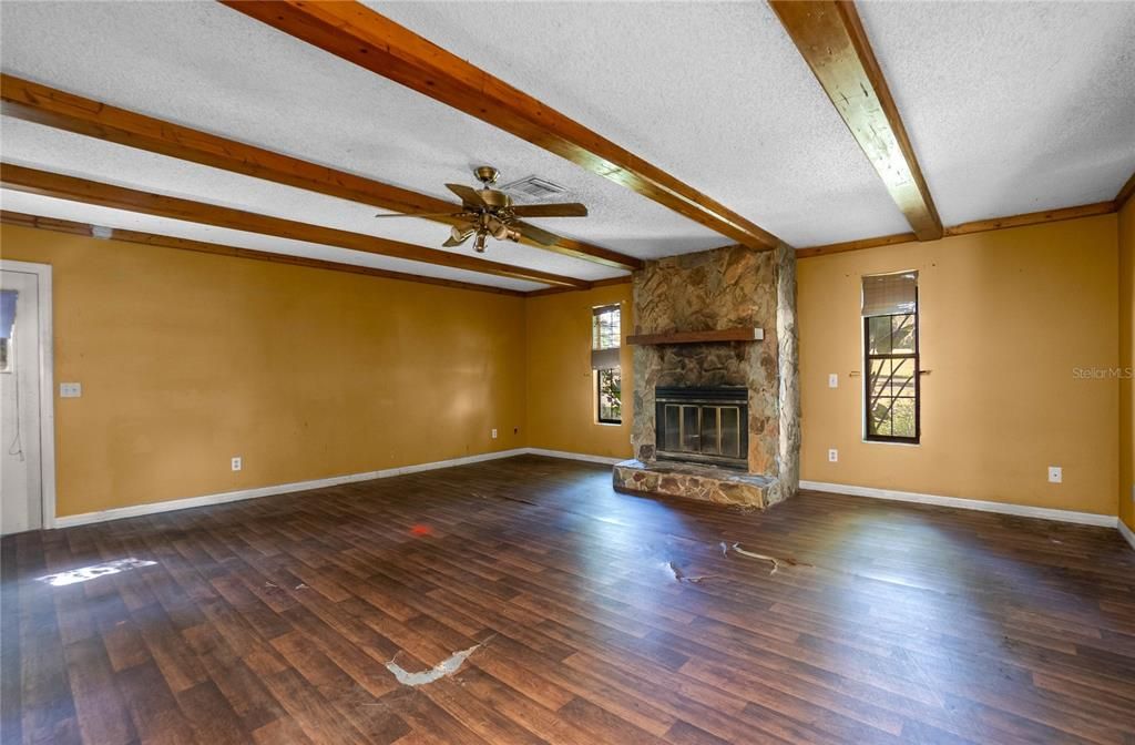 For Sale: $200,000 (3 beds, 2 baths, 1802 Square Feet)