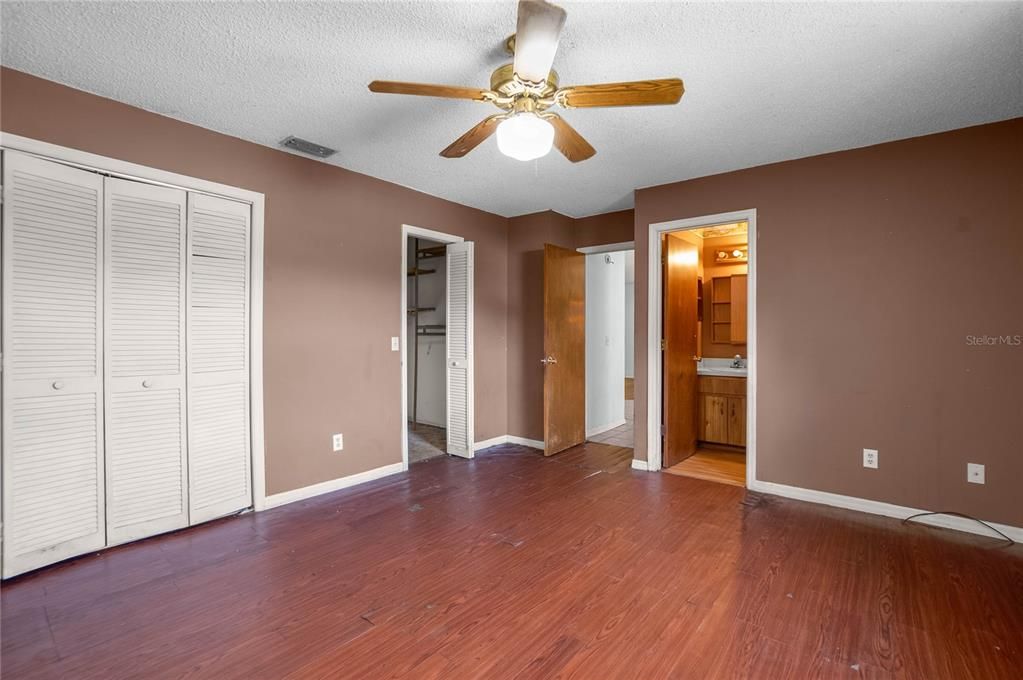 For Sale: $200,000 (3 beds, 2 baths, 1802 Square Feet)