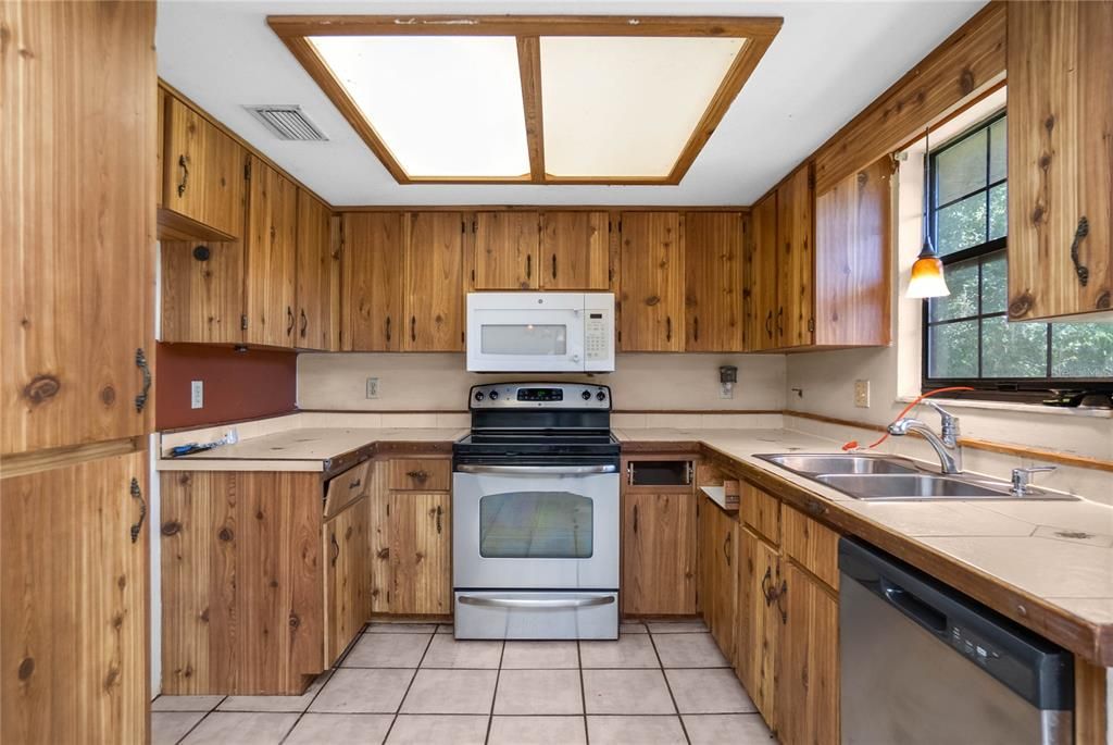 For Sale: $200,000 (3 beds, 2 baths, 1802 Square Feet)