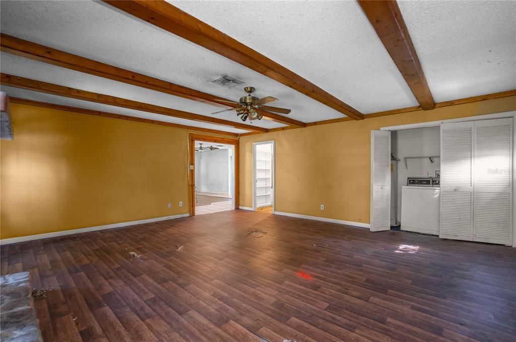 For Sale: $200,000 (3 beds, 2 baths, 1802 Square Feet)