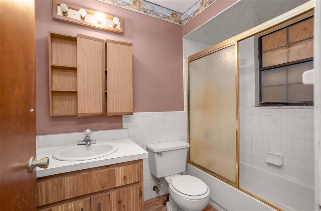 For Sale: $200,000 (3 beds, 2 baths, 1802 Square Feet)