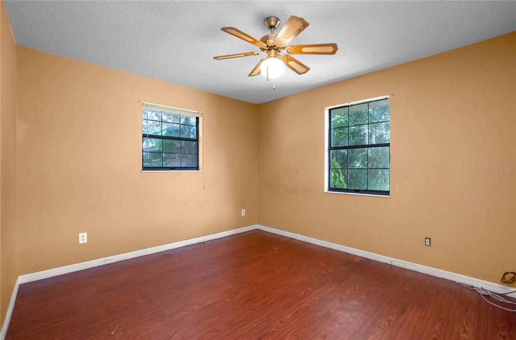 For Sale: $200,000 (3 beds, 2 baths, 1802 Square Feet)