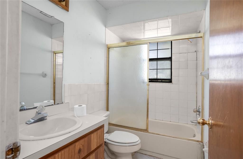 For Sale: $200,000 (3 beds, 2 baths, 1802 Square Feet)