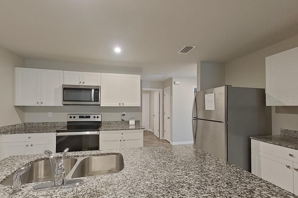 В аренду: $1,690 (3 спален, 2 ванн, 1400 Квадратных фут)